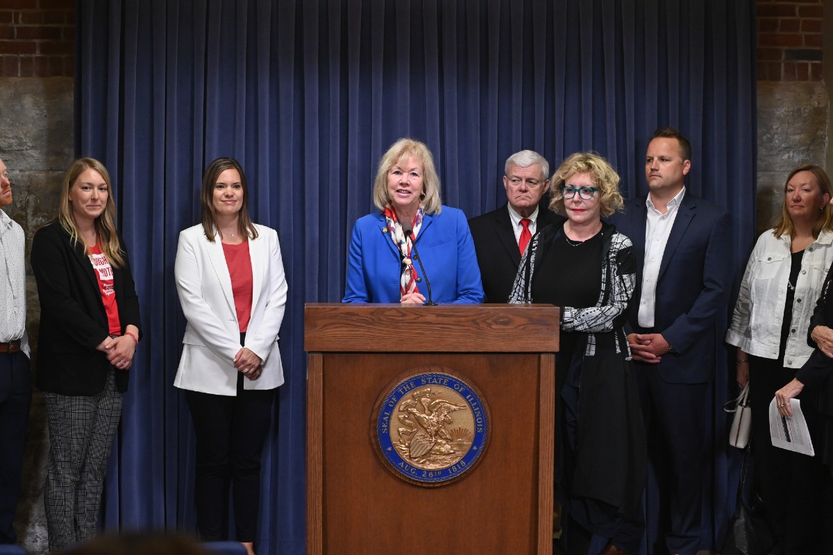 State Senator Julie Morrison in the Blue Room giving a press conference on SB 2658